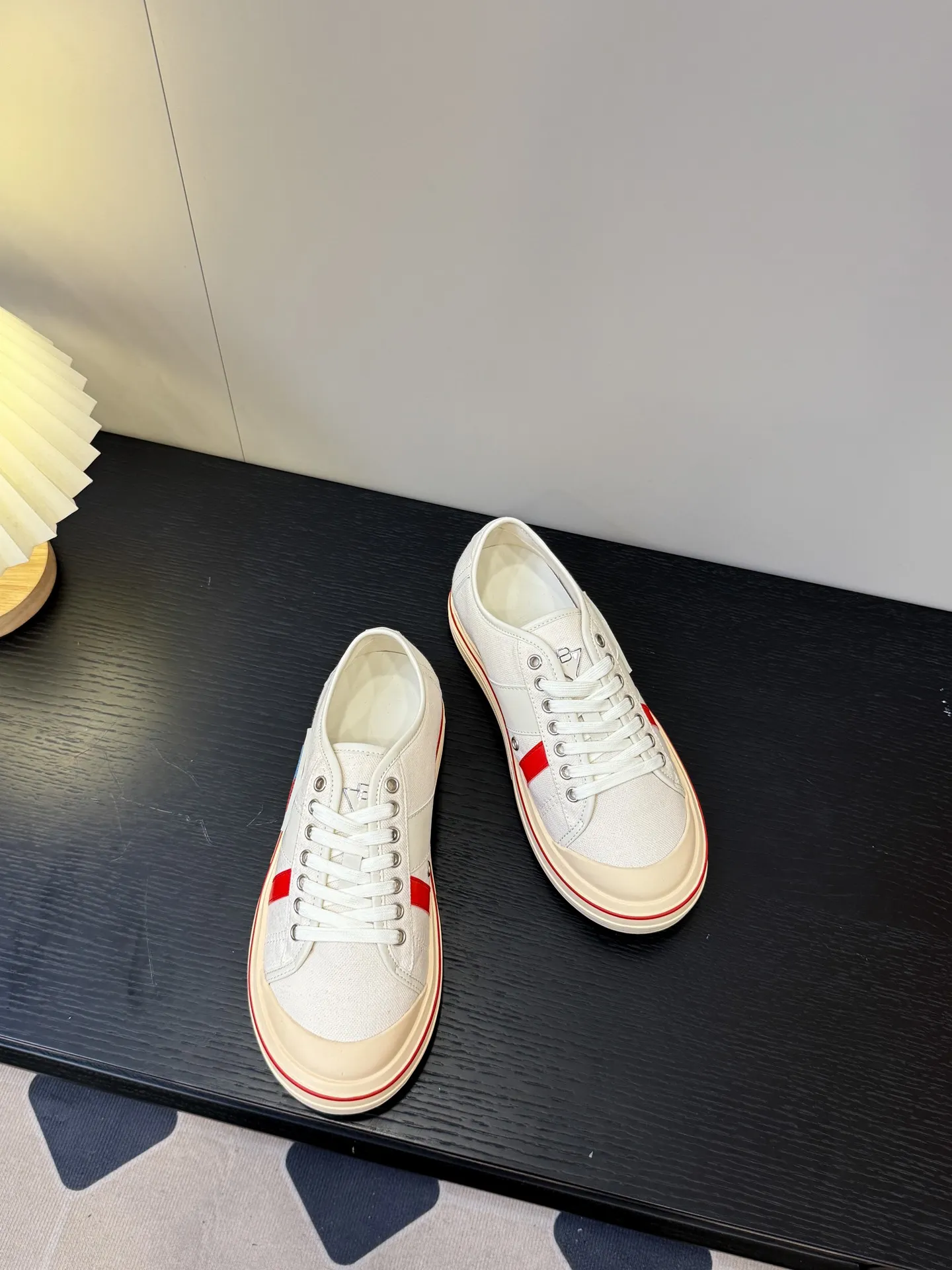 👟👟Ex-factory price 460👟👟 (Men's size +1️⃣0️⃣) BVOrbit's latest 2025 catwalk model, developed 1:1 from the original board, classic color matching elements! This is the biggest highlight of this shoe, eye-catching but not exaggerated design, super cool for daily use, super versatile whether paired with pants, sweaters or skirts, looks good no matter how you wear it, the more you look at it, the more you like it ❗️ Outsole: Original outsole color: 5 colors code number: female 35-40 male 39-44